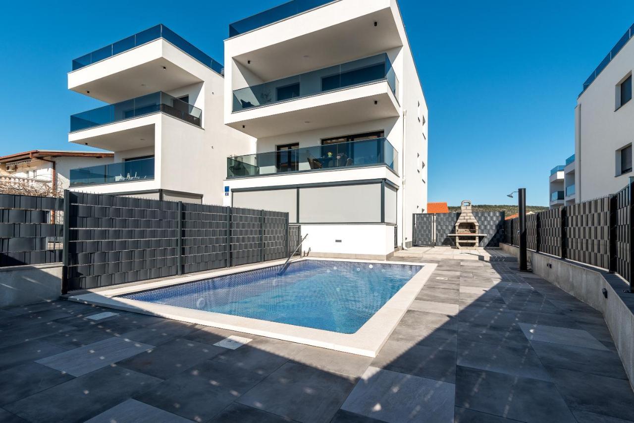 Poolside 2 Bedroom Ap. Mare Trogir Exterior photo