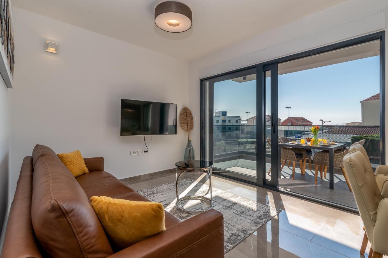 Poolside 2 Bedroom Ap. Mare Trogir Exterior photo