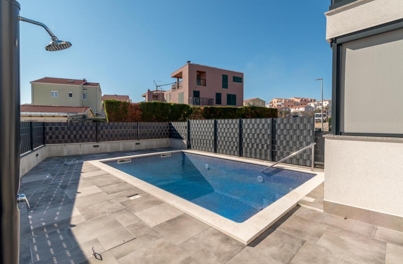 Poolside 2 Bedroom Ap. Mare Trogir Exterior photo