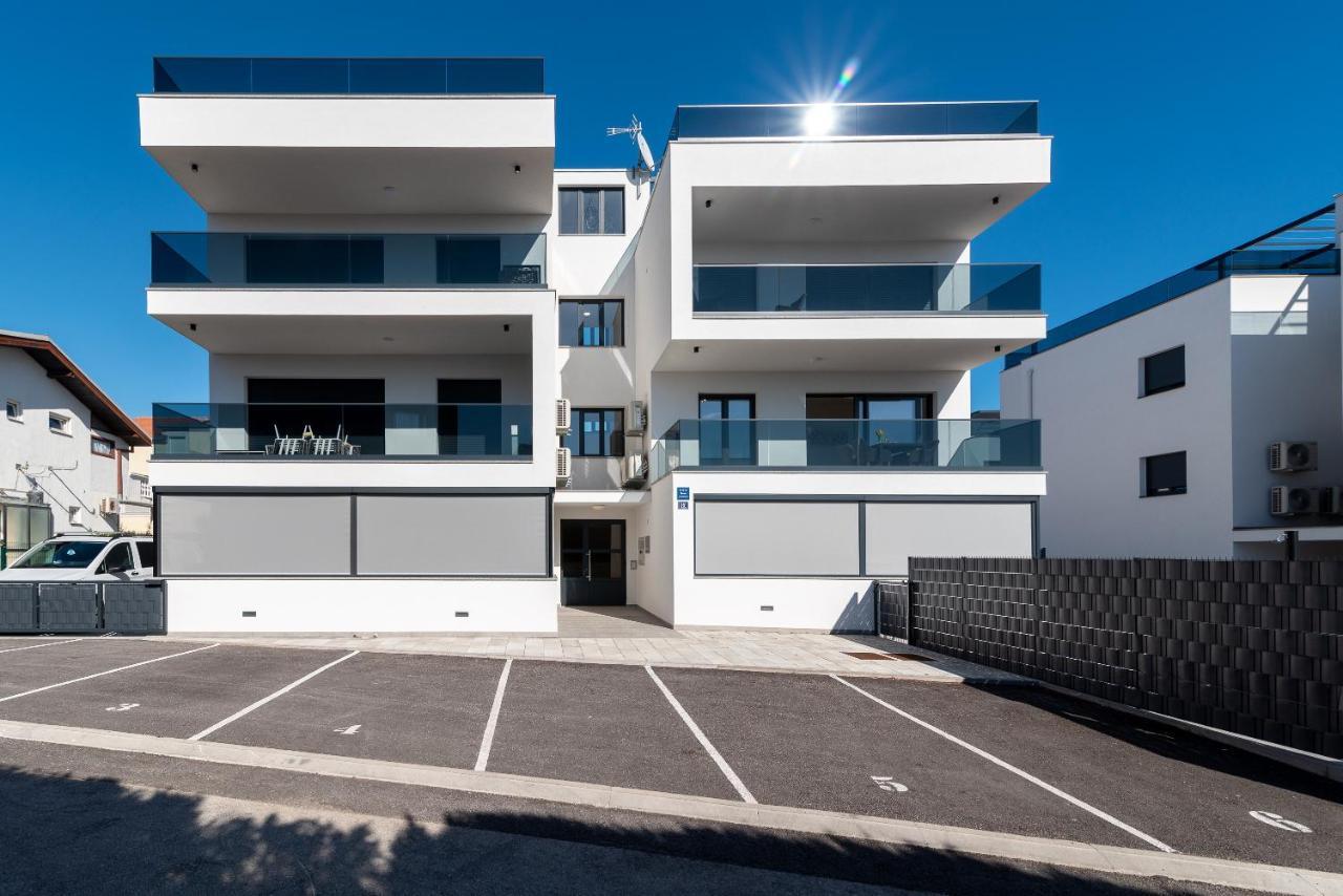 Poolside 2 Bedroom Ap. Mare Trogir Exterior photo