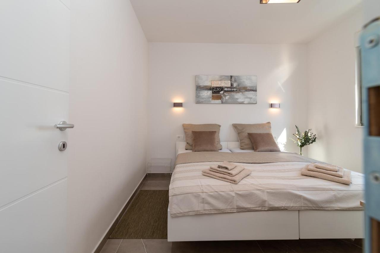 Poolside 2 Bedroom Ap. Mare Trogir Exterior photo