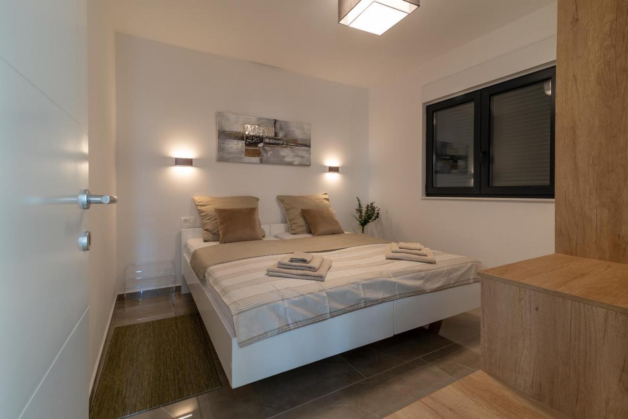 Poolside 2 Bedroom Ap. Mare Trogir Exterior photo