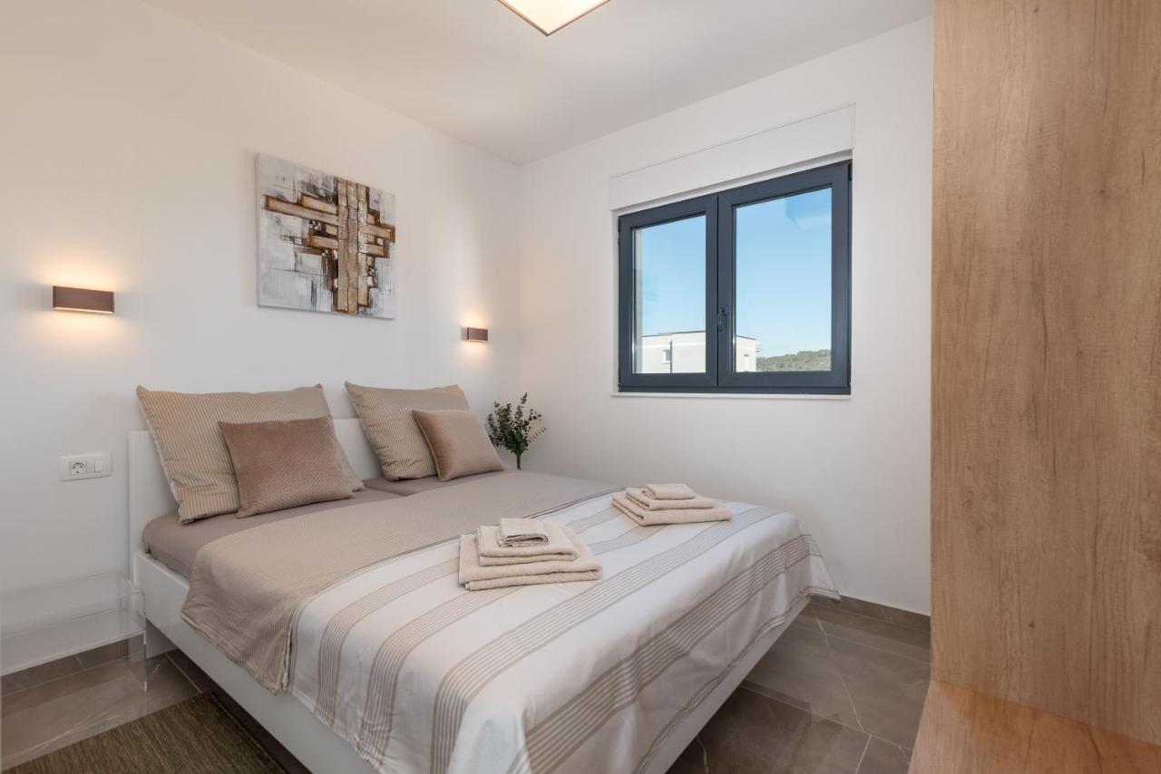 Poolside 2 Bedroom Ap. Mare Trogir Exterior photo