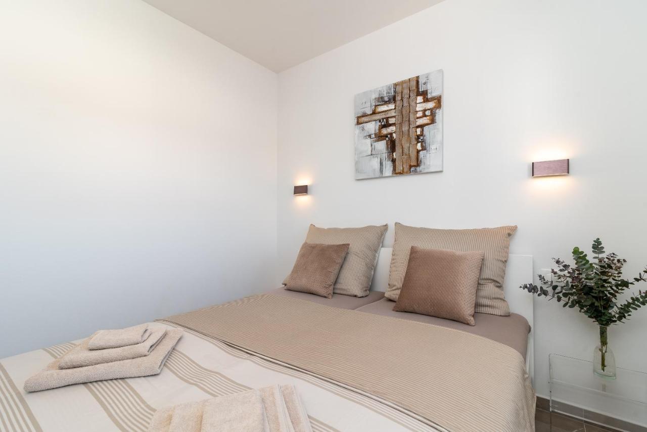 Poolside 2 Bedroom Ap. Mare Trogir Exterior photo